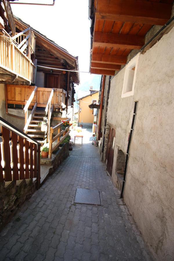 Lo Stambecco Holiday Apartment - Affitti Brevi Italia Brusson Exterior photo